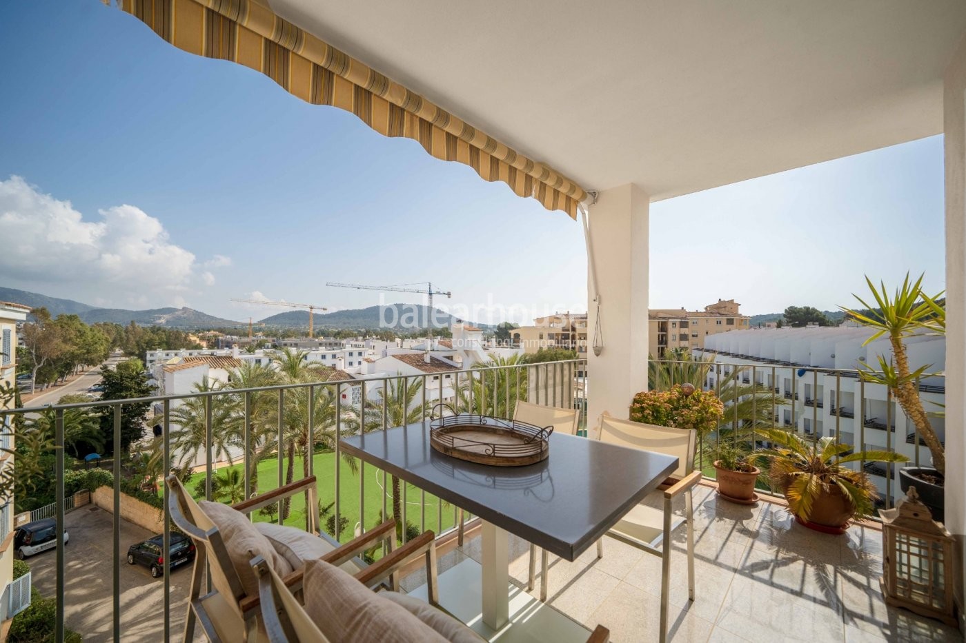 Fantastic bright and spacious apartment with terrace, garden and pool on the coast of Santa Ponsa.