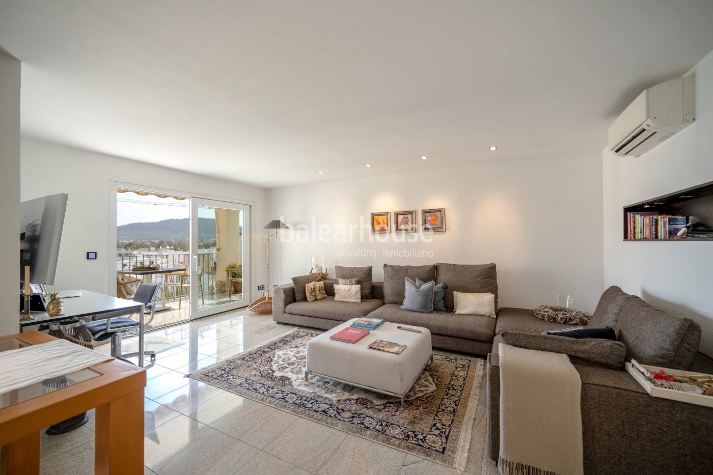 Exzellente lichtdurchflutete Wohnung mit Terrasse, Garten und Pool an der Küste von Santa Ponsa