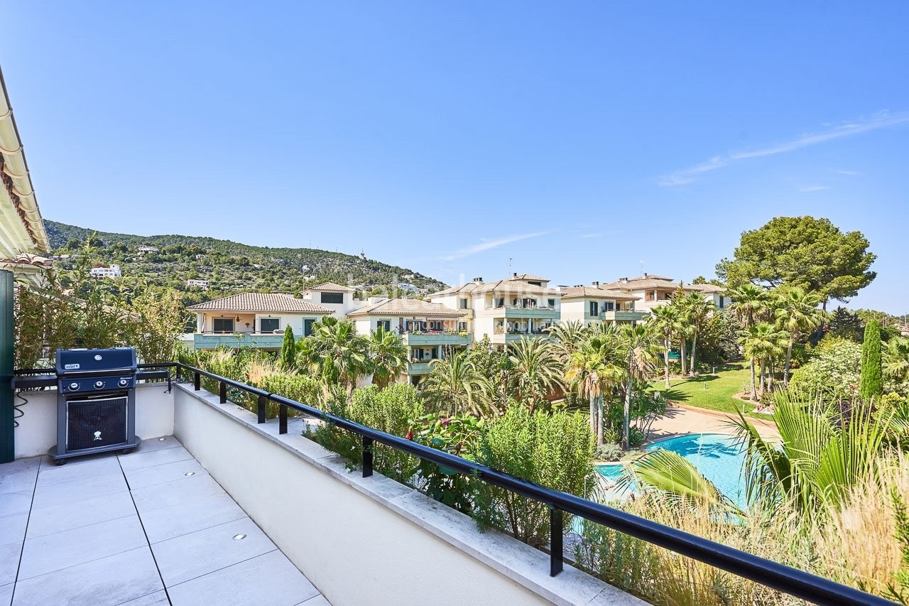 Excelente ático, moderno y cálido, con terraza privada y gran piscina cerca de playas en San Agustín