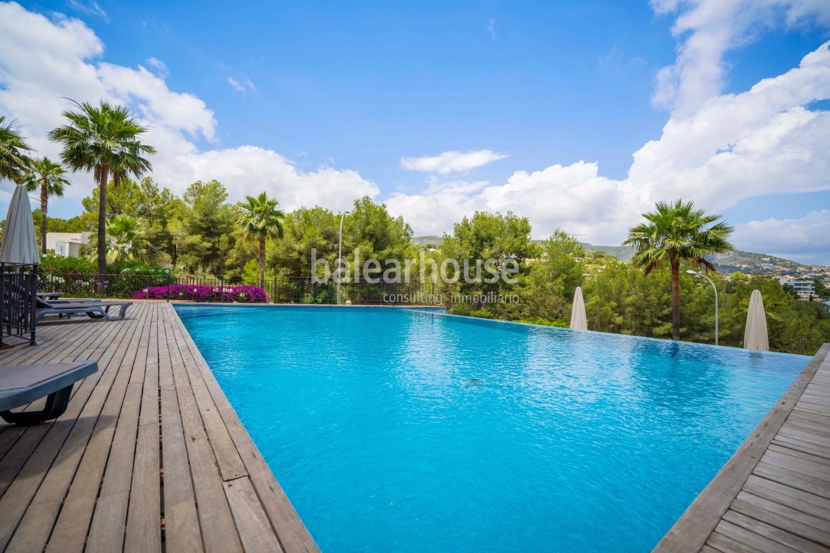 Bonito y actual piso con vistas parciales al mar dentro de un exclusivo complejo en Bendinat.