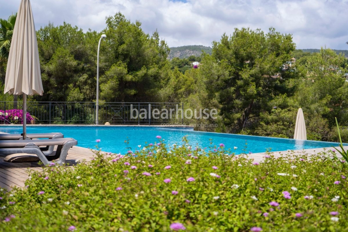 Nice and current apartment with partial sea views within an exclusive complex in Bendinat.
