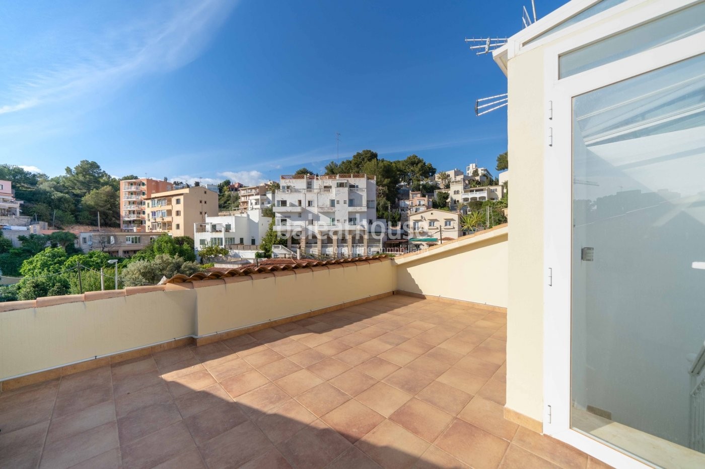 Fantástica casa en Cala Mayor con altas calidades, solárium privado y una magnífica orientación sur.