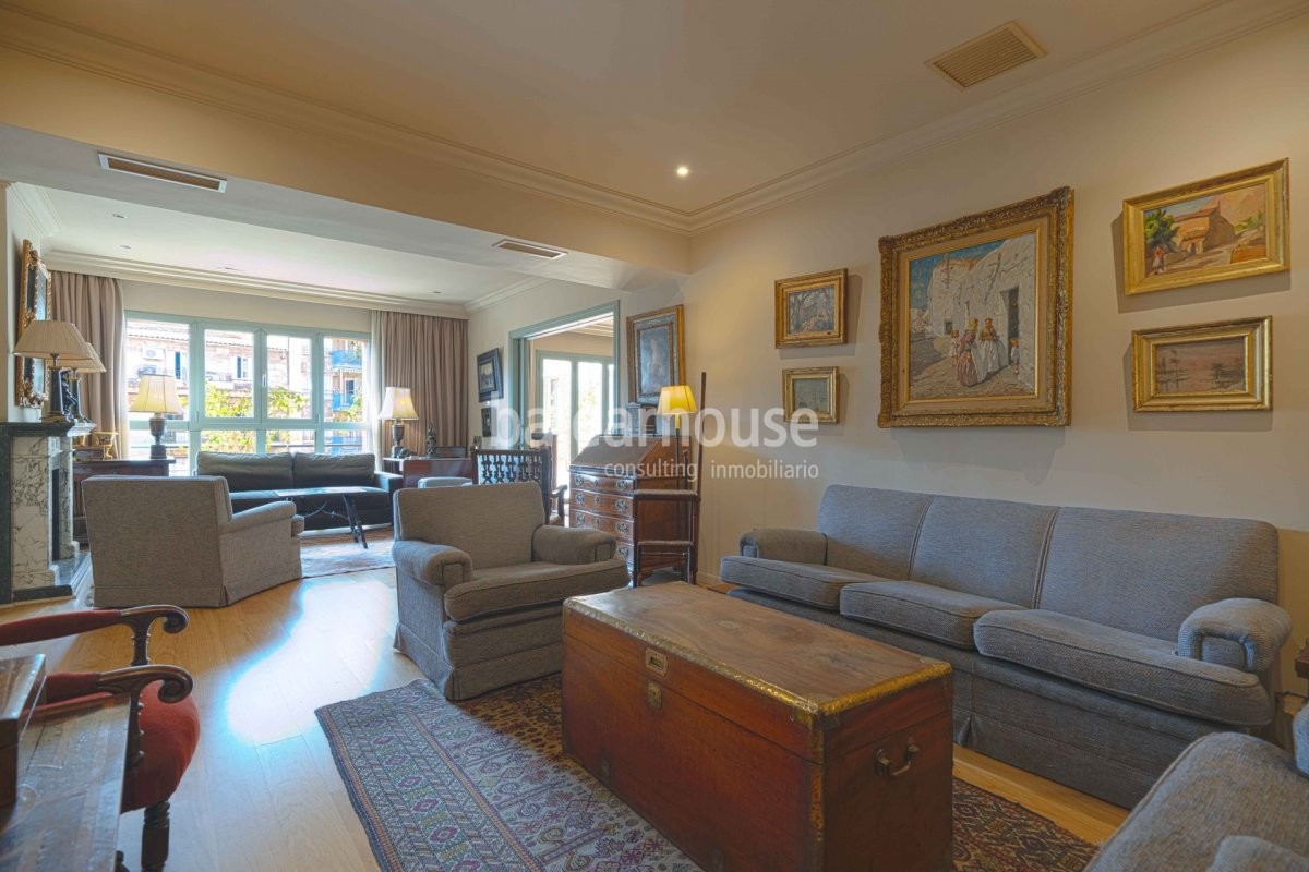 Elegant and spacious apartment located on the coveted Jaime III Avenue in exclusive central Palma.