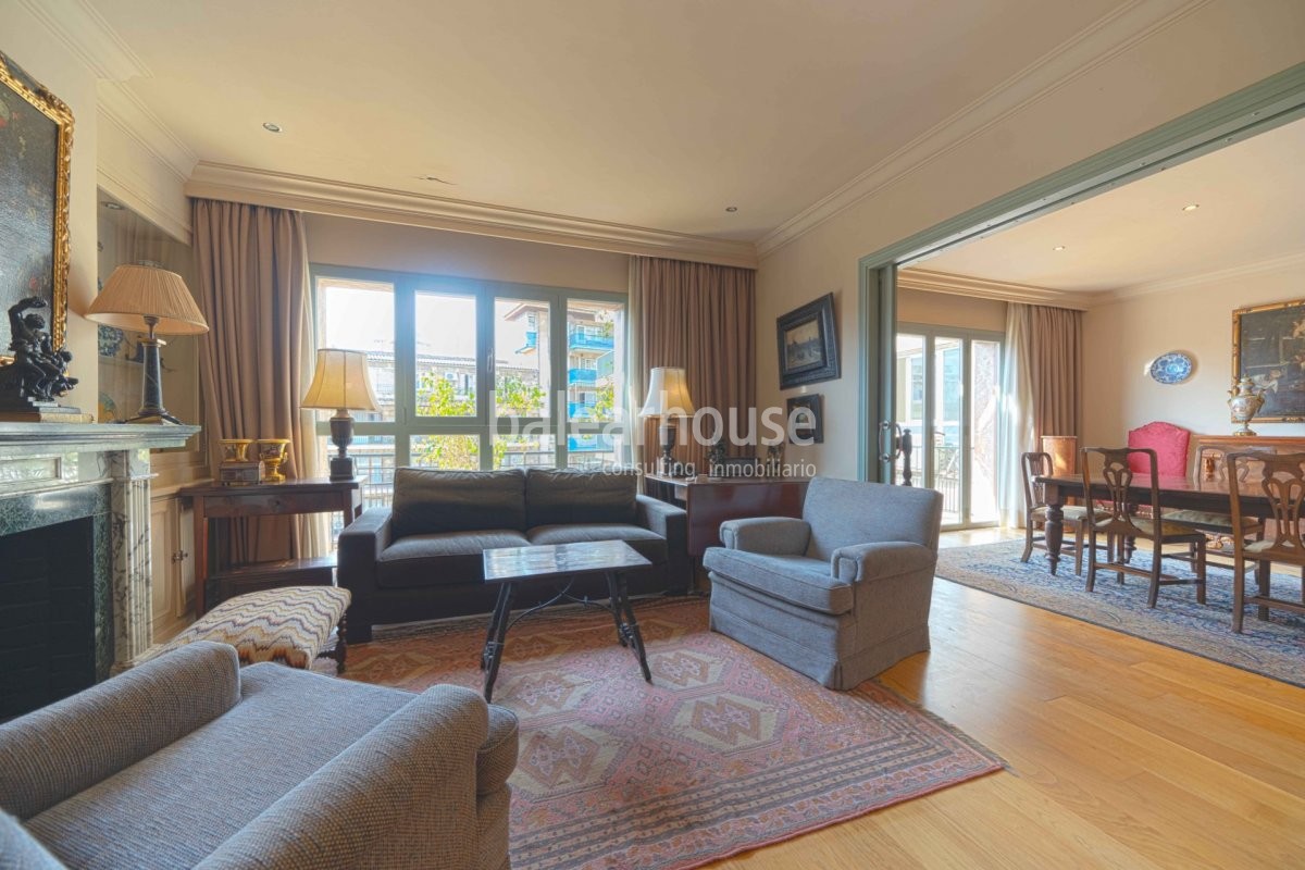 Exklusive elegante Wohnung mit großen Abmaßen am noblem Boulevard Avenida Jaime III