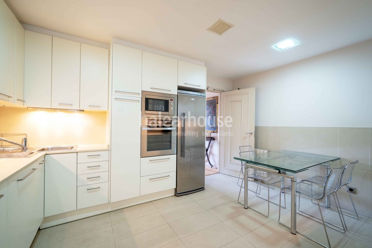Exklusive elegante Wohnung mit großen Abmaßen am noblem Boulevard Avenida Jaime III