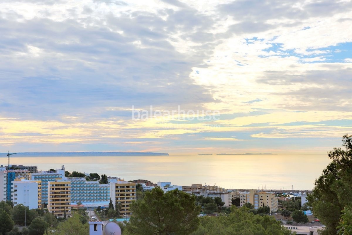 Amplia villa rodeada de luz en Costa d’en Blanes con piscina, terrazas y preciosas vistas al mar.