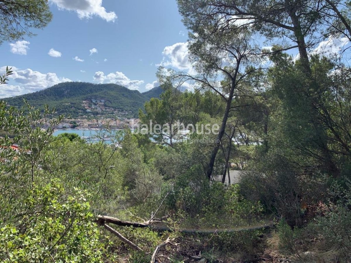 Spectacular views from this site to the natural landscape of sea and mountains of Puerto de Andratx