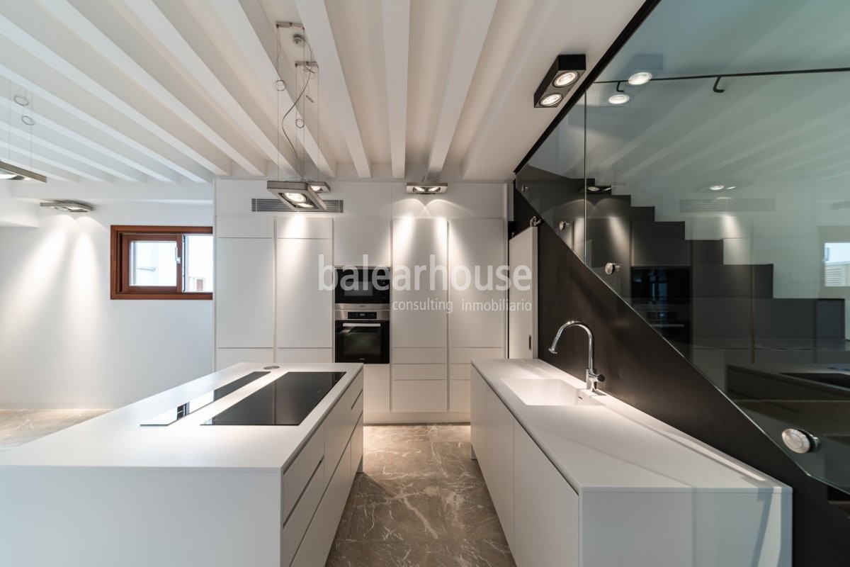 Magnífico ático de diseño a estrenar con vistas sobre la ciudad y al bello entorno del Casco antiguo