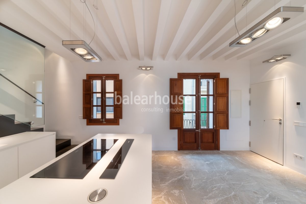 Magnífico ático de diseño a estrenar con vistas sobre la ciudad y al bello entorno del Casco antiguo