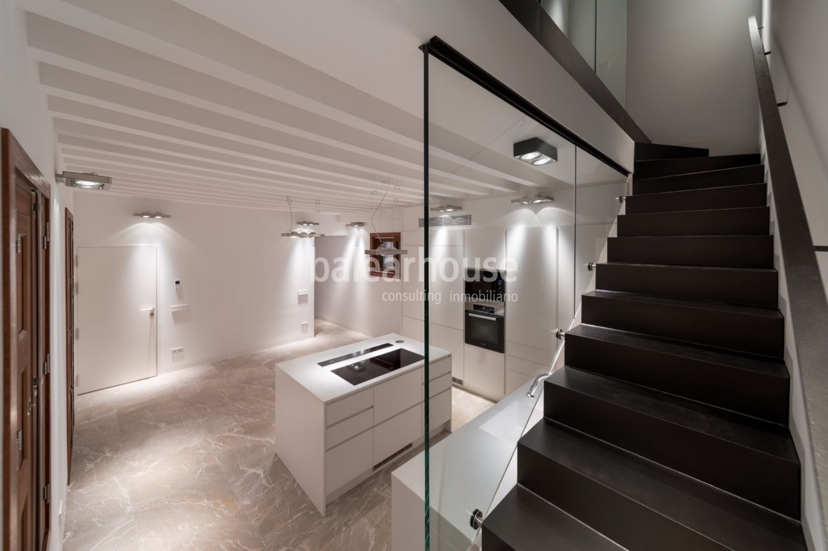 Magnífico ático de diseño a estrenar con vistas sobre la ciudad y al bello entorno del Casco antiguo