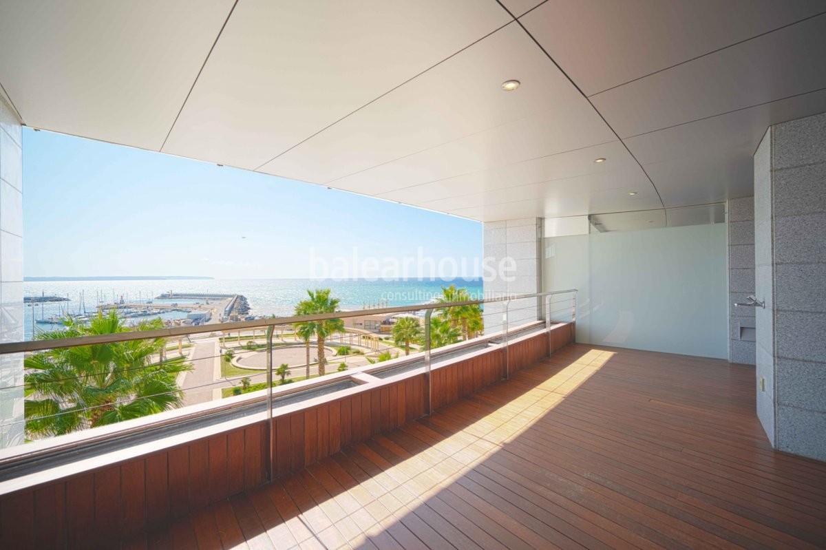 Espléndidas vistas al mar desde este gran piso de lujo en primera línea de mar del Portixol