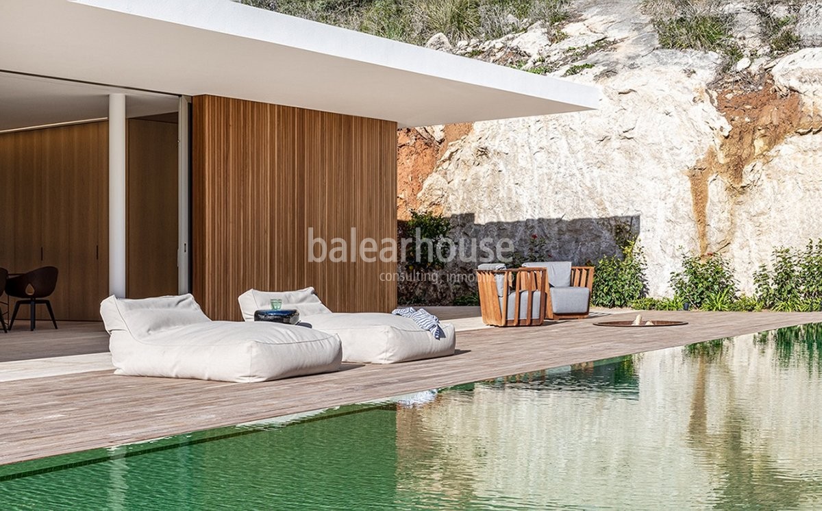 The height of contemporary design in a beautiful natural setting in prestigious Son Vida.