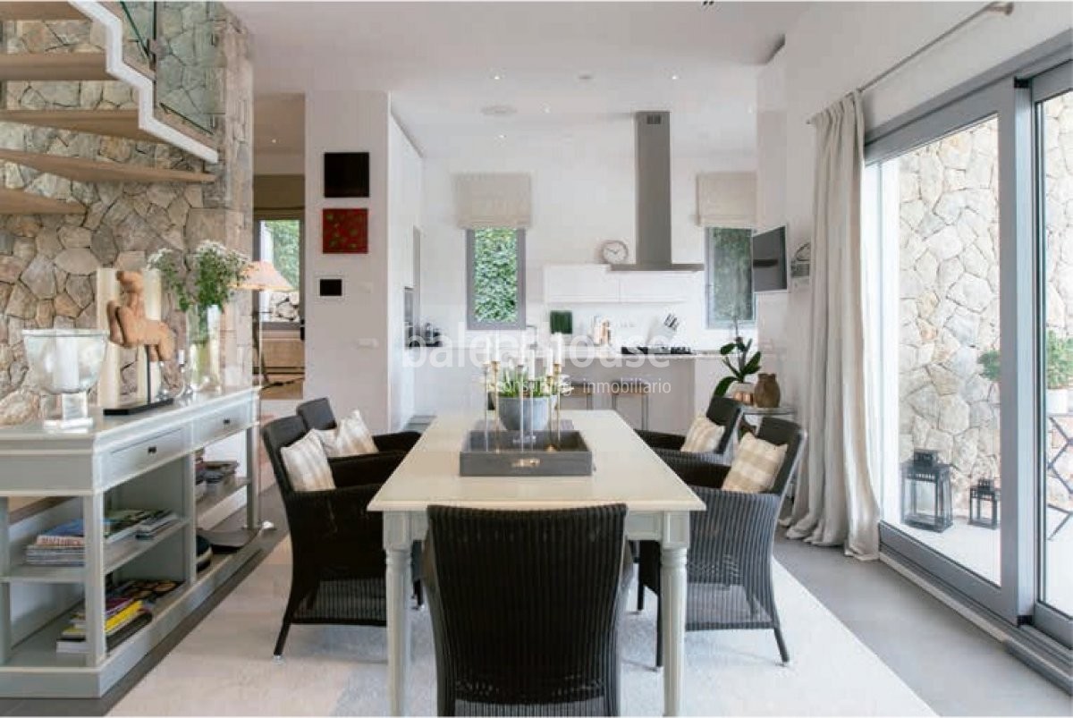 Céntrica y a la vez privada villa en Portals Nous con vistas al mar