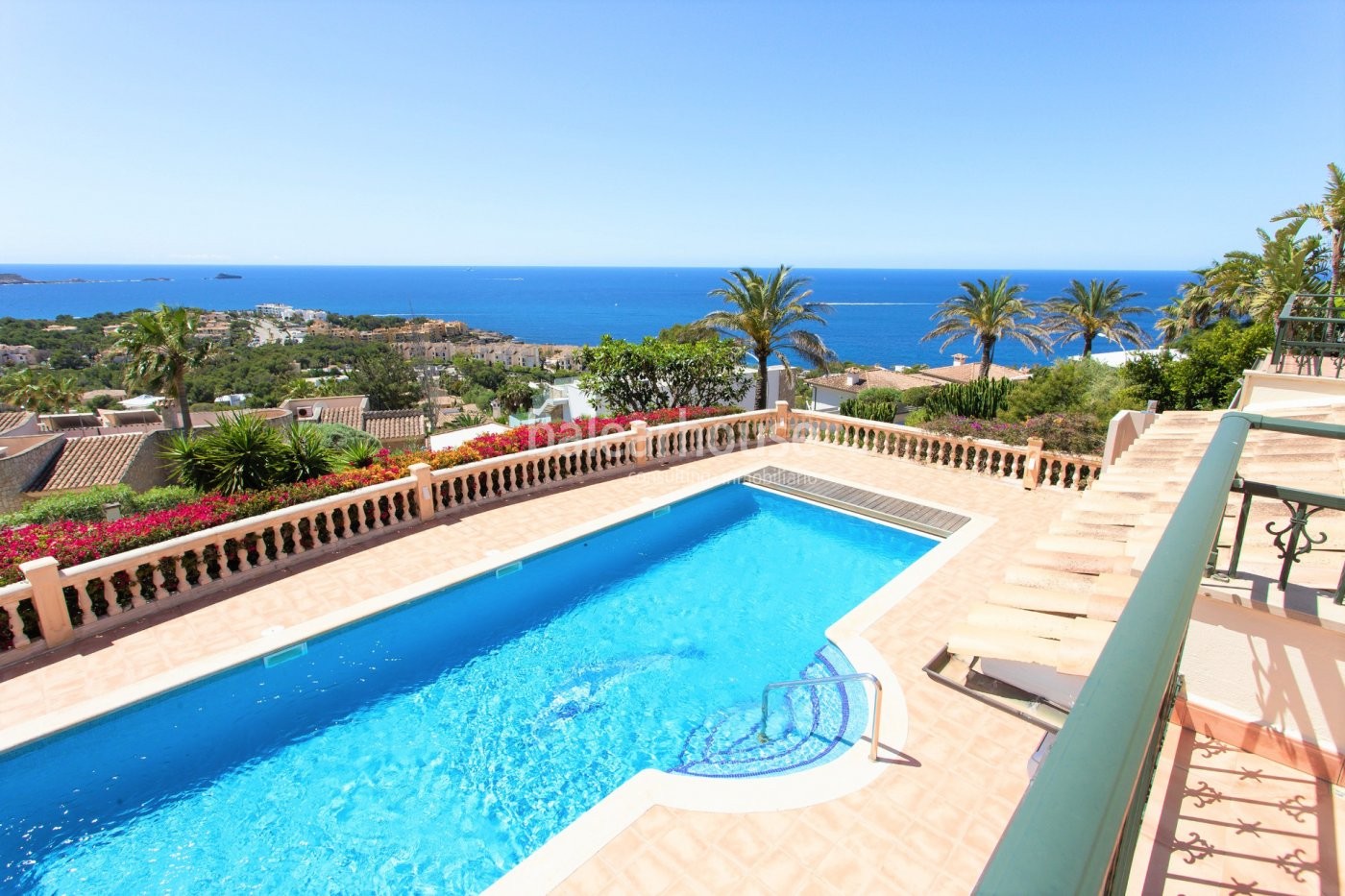 Villa de estilo mediterraneo con vistas espectaculares al mar y al paisaje en Santa Ponsa