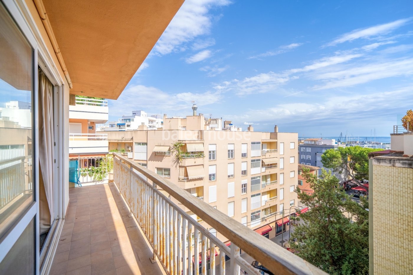 Fantástico piso en el centro de Palma con terraza y excelentes vistas despejadas al mar