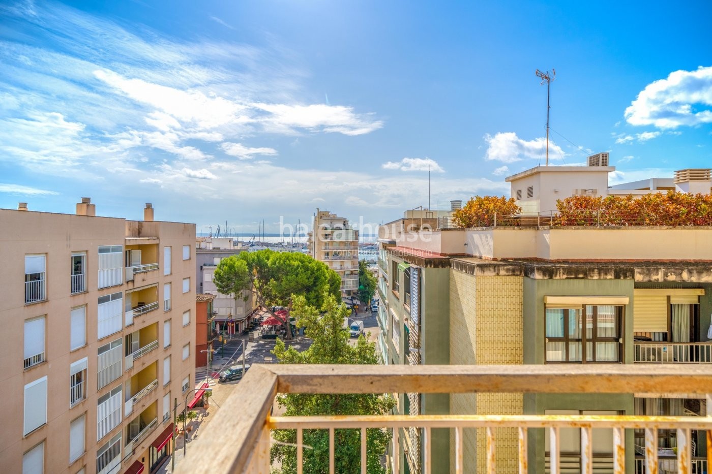 Fantástico piso en el centro de Palma con terraza y excelentes vistas despejadas al mar