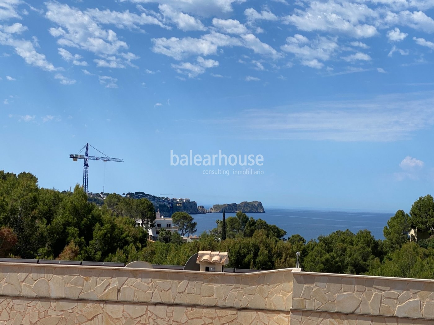Modernes Villenprojekt in Costa de la Calma mit Blick auf das Meer und die schöne Umgebung.