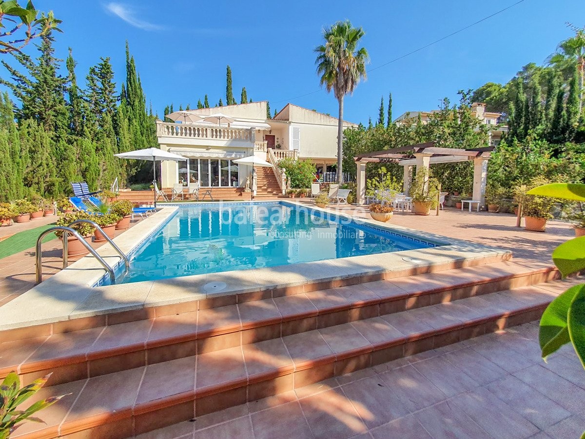 Traditional style villa very close to the Club Nautico in Santa Ponsa