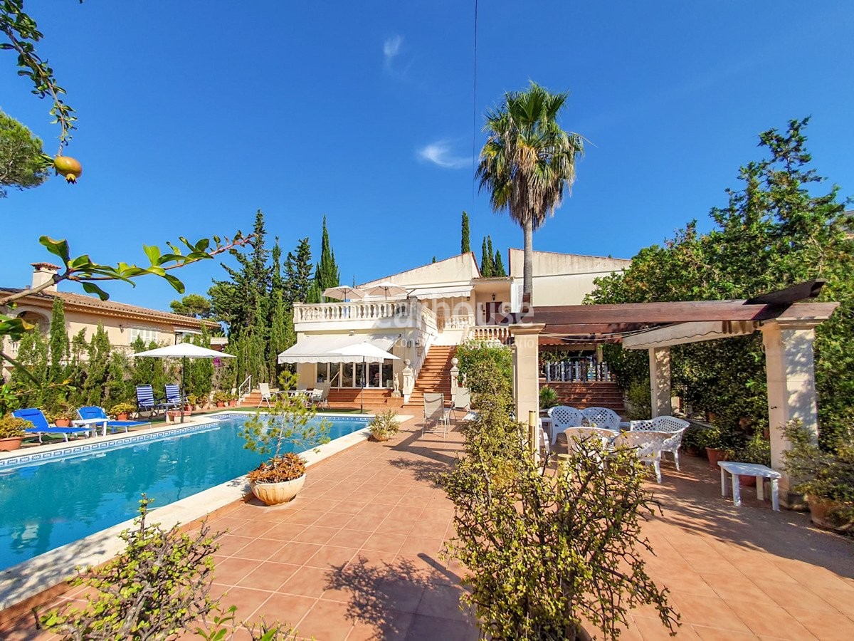Traditional style villa very close to the Club Nautico in Santa Ponsa