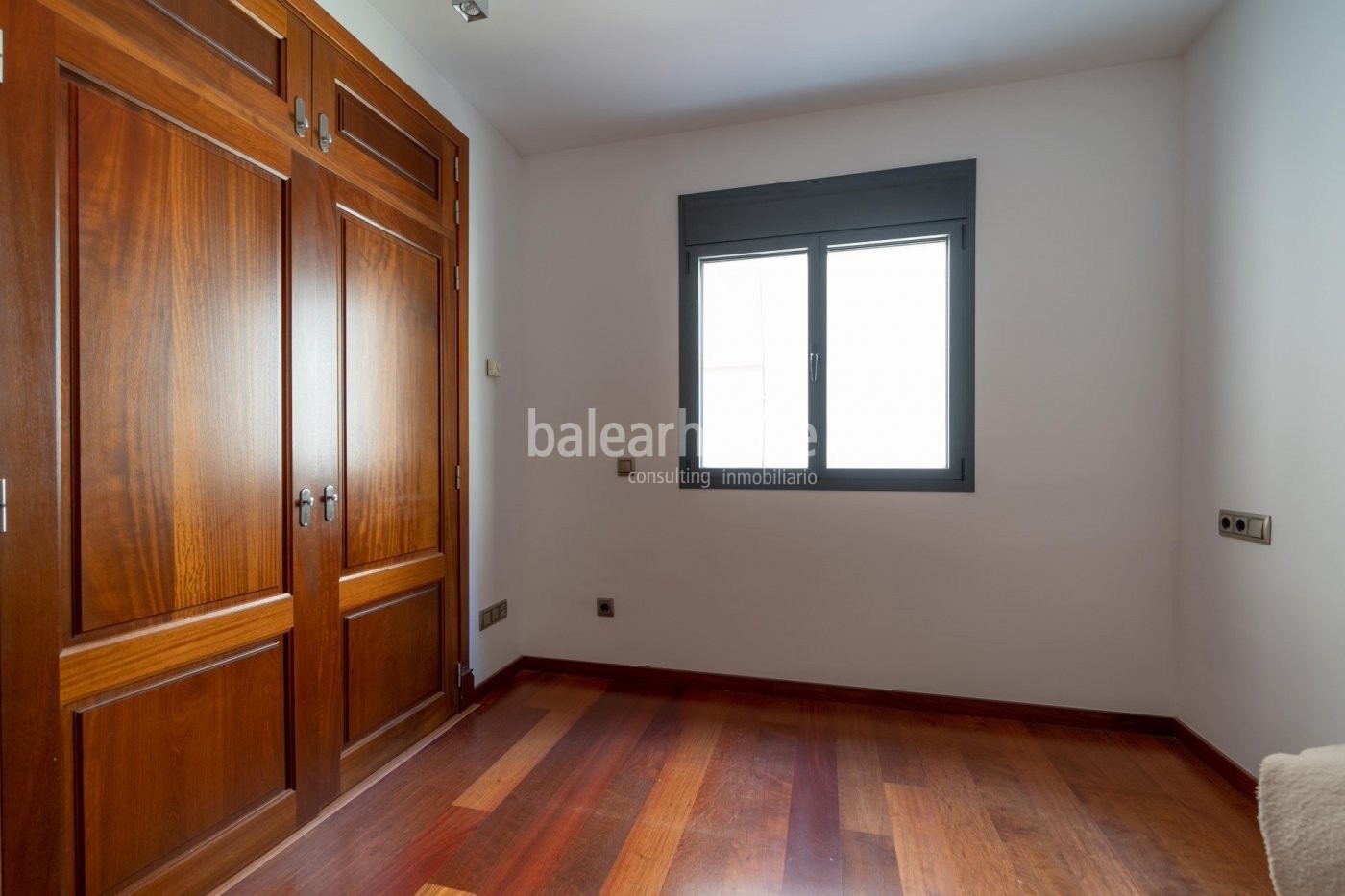 Lichtdurchflutete Eleganz in dieser großen Wohnung mit Terrasse im Zentrum von Paseo Mallorca.