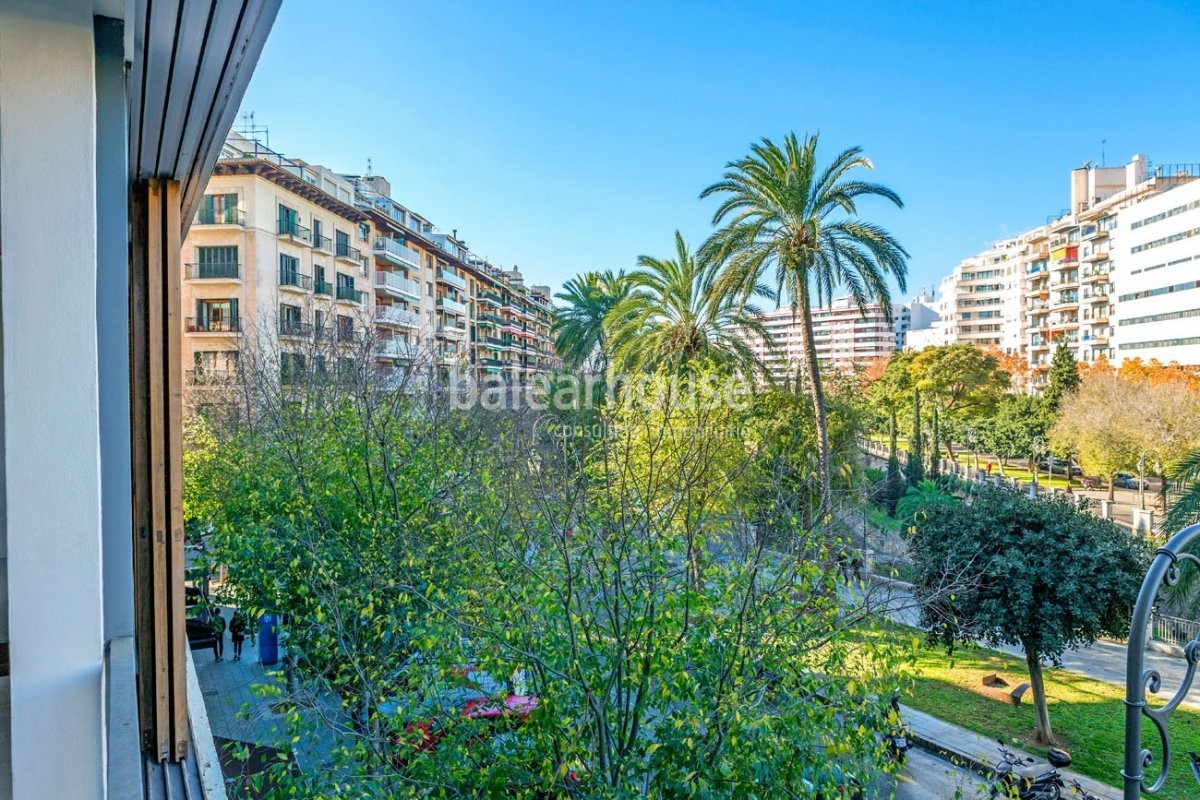 Magnífico piso con interiores reformados, amplios y actuales que miran al vibrante Paseo Mallorca