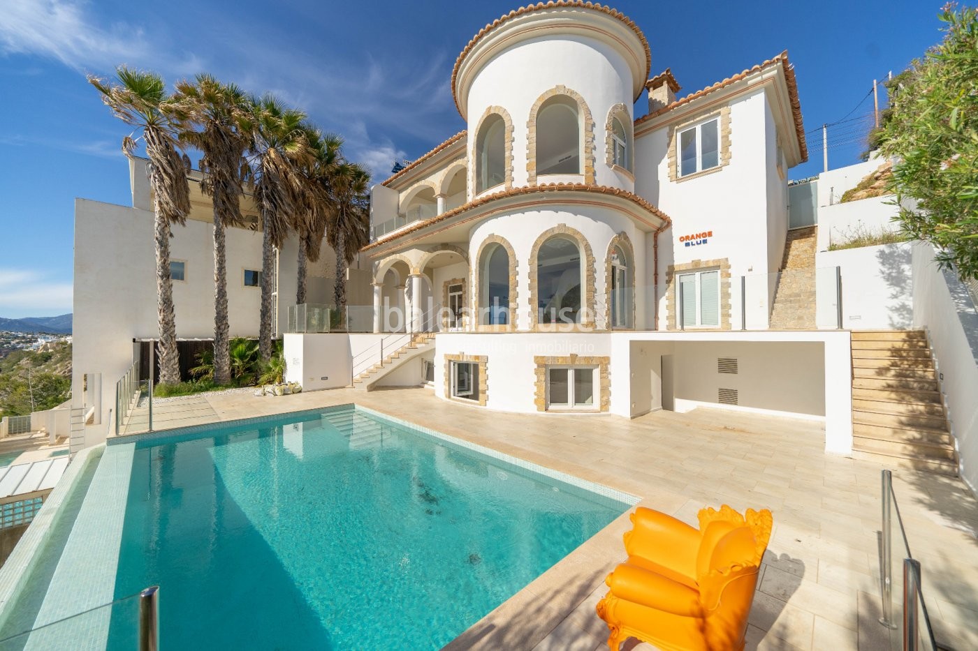 Villa in erster Meereslinie in Port Adriano als spektakulärer Aussichtspunkt aufs Mittelmeer