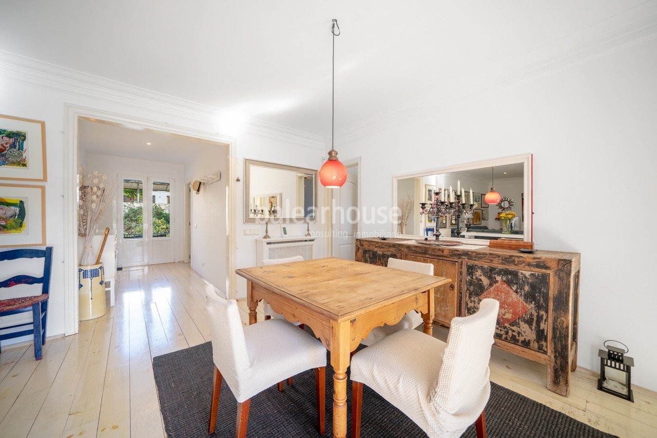 Bonito ático en la zona del Terreno de Palma con solárium privado y vistas despejadas hasta el mar.