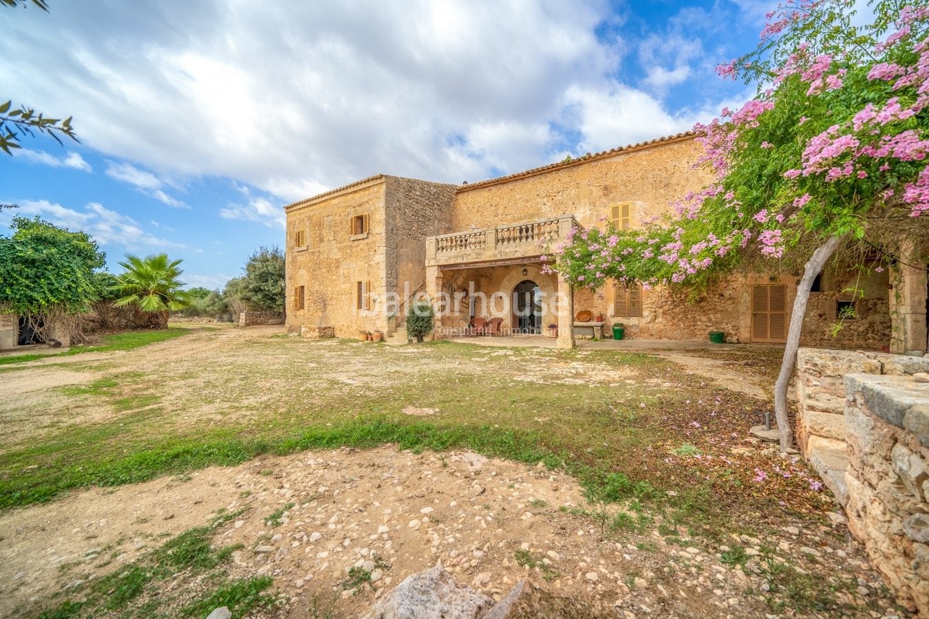 Fantastische rustikale Finca im Zentrum von Mallorca, umgeben von einem großen Grundstück und Natur.