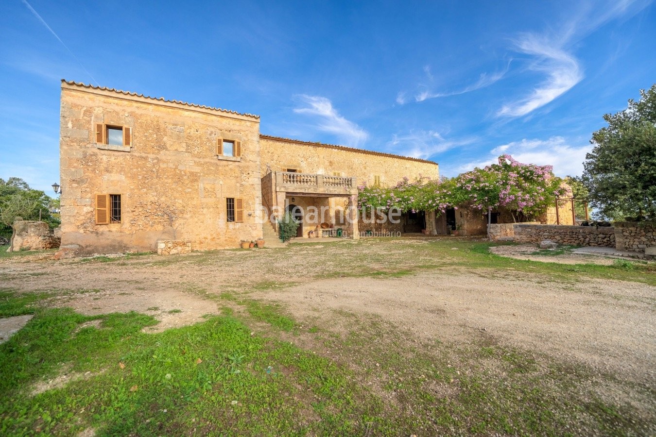 Fantástica finca rústica en el centro de Mallorca rodeada de un gran terreno, luz y verde naturaleza