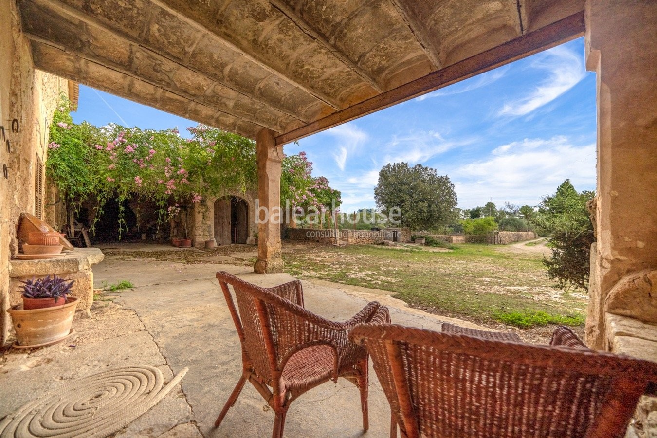 Fantastische rustikale Finca im Zentrum von Mallorca, umgeben von einem großen Grundstück und Natur.