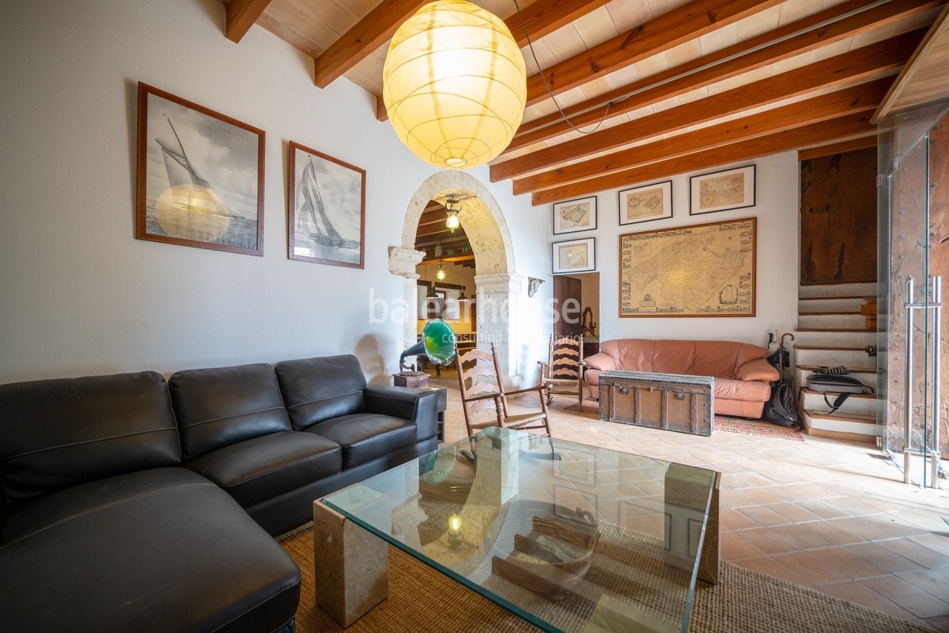 Fantastic rustic finca in the centre of Mallorca surrounded by a large plot of land nature.