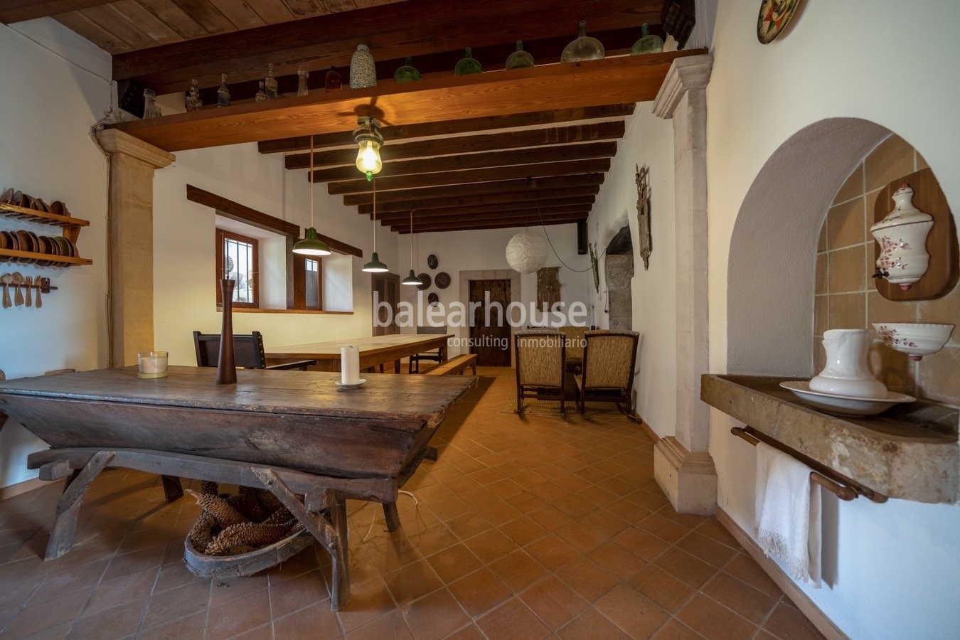 Fantastic rustic finca in the centre of Mallorca surrounded by a large plot of land nature.