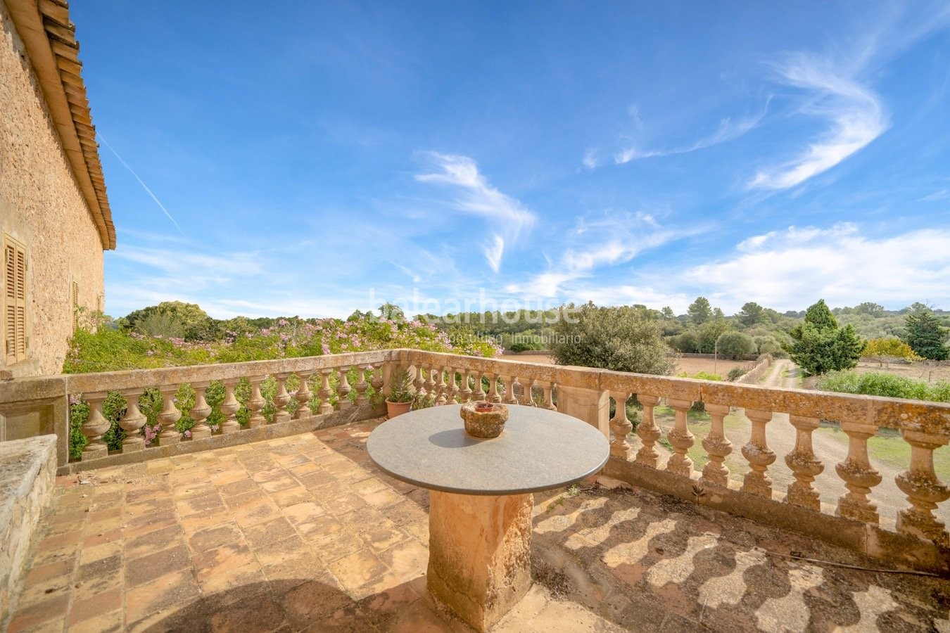 Fantástica finca rústica en el centro de Mallorca rodeada de un gran terreno, luz y verde naturaleza