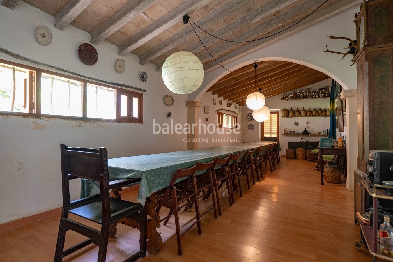 Fantastic rustic finca in the centre of Mallorca surrounded by a large plot of land nature.