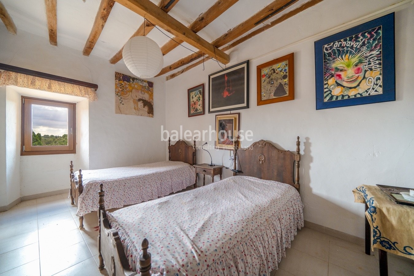 Fantastic rustic finca in the centre of Mallorca surrounded by a large plot of land nature.