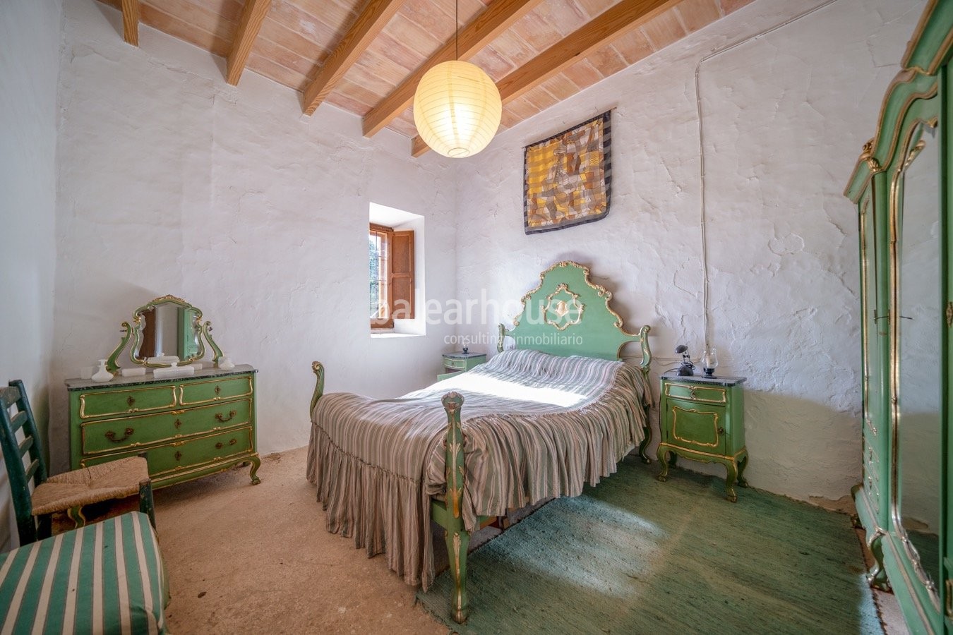 Fantastic rustic finca in the centre of Mallorca surrounded by a large plot of land nature.