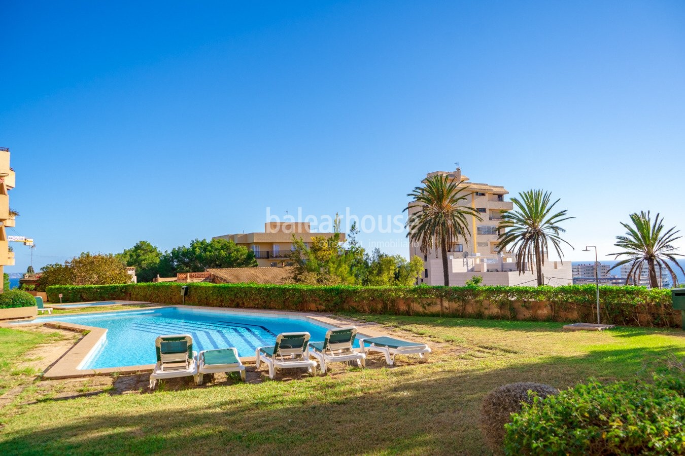 Piso con vistas al mar en la tranquila zona residencial de La Bonanova
