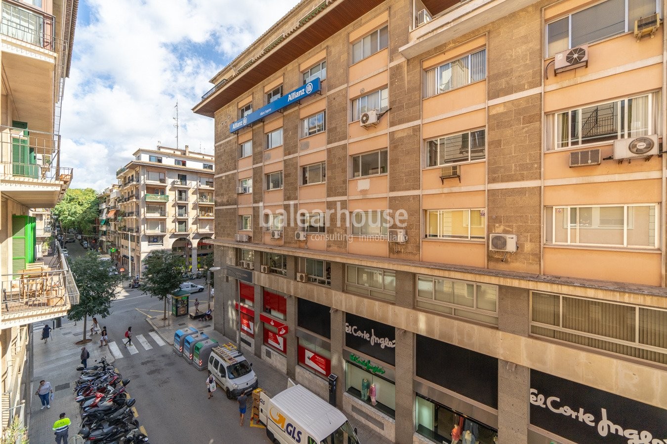 Fantastic flat full of light privilegedly located in the avenue of Jaime III in Palma.