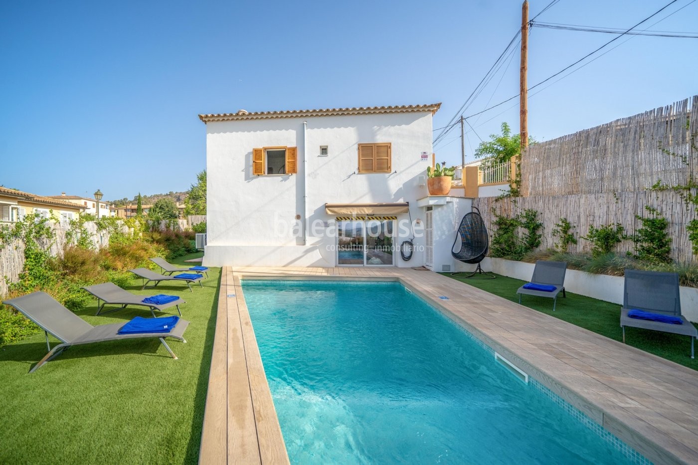 Bright villa with pool and garden in the privileged southwest of Mallorca in Calvia.