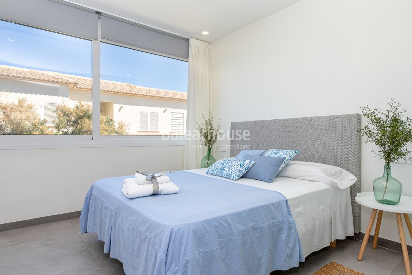 Excellent duplex penthouse with an unbeatable seafront location in Son Serra de Marina.