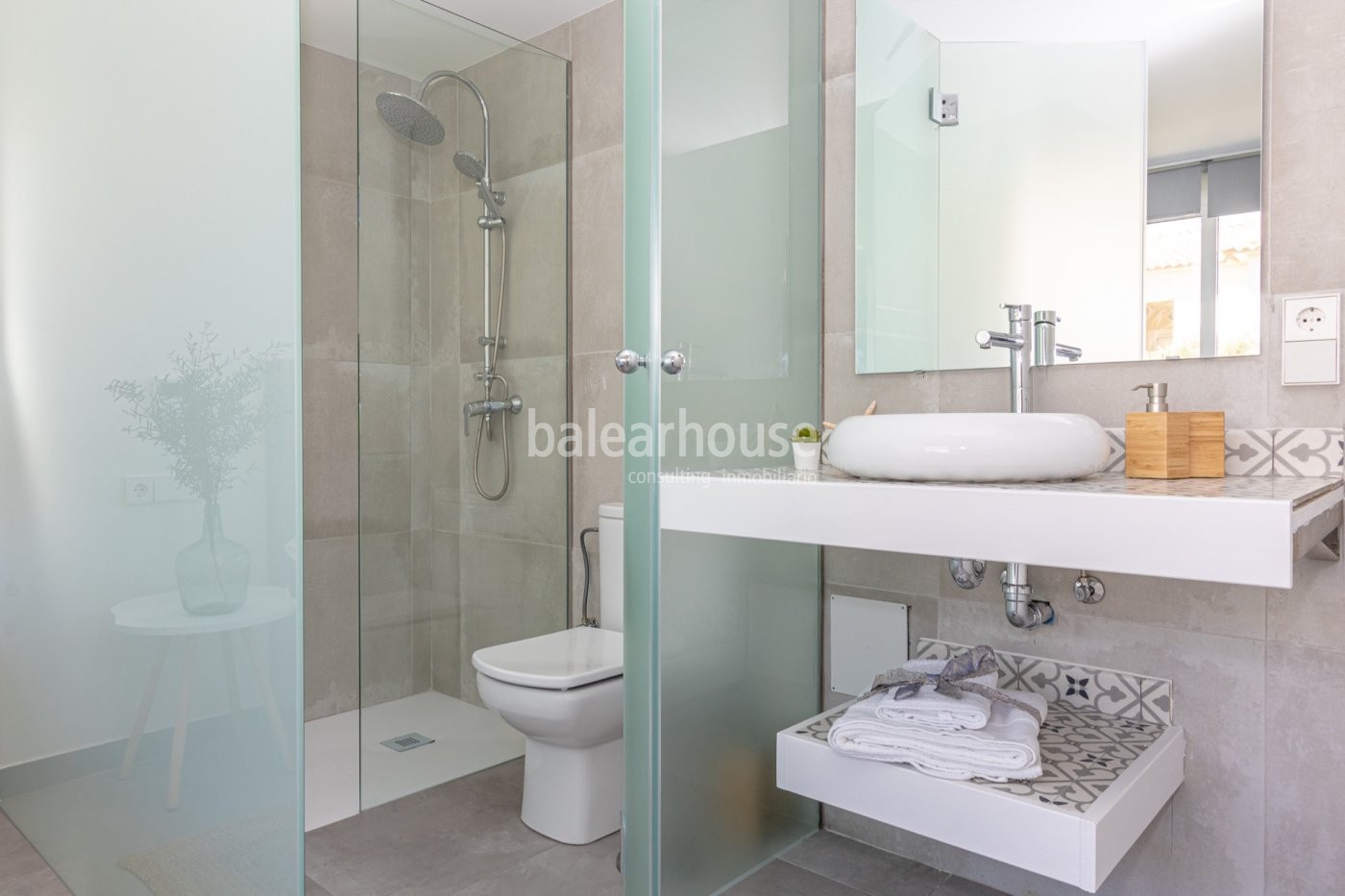Excellent duplex penthouse with an unbeatable seafront location in Son Serra de Marina.