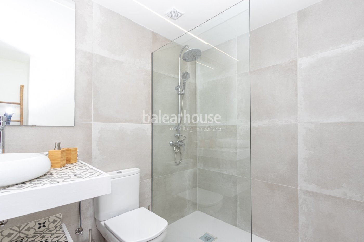 Excellent duplex penthouse with an unbeatable seafront location in Son Serra de Marina.
