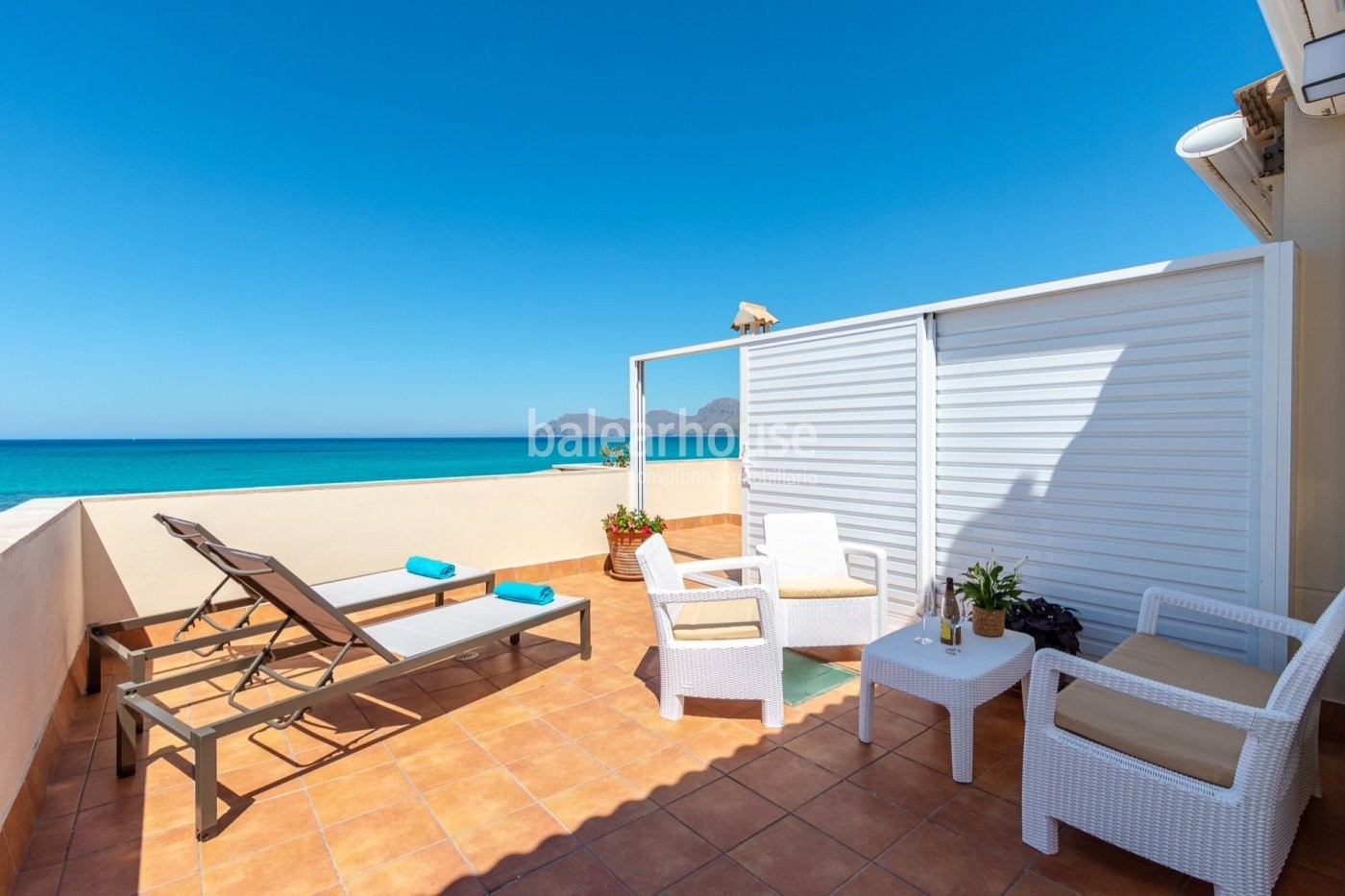 Estupendo ático dúplex en primera línea con unas impresionantes vistas al mar en Son Serra de Marina