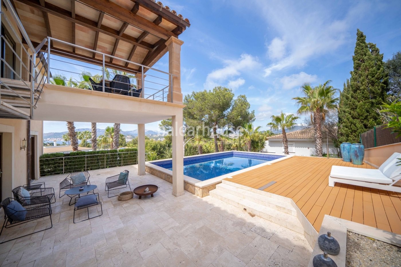 Villa mit eleganter und moderner mediterraner Architektur in Santa Ponsa mit Blick auf das Meer