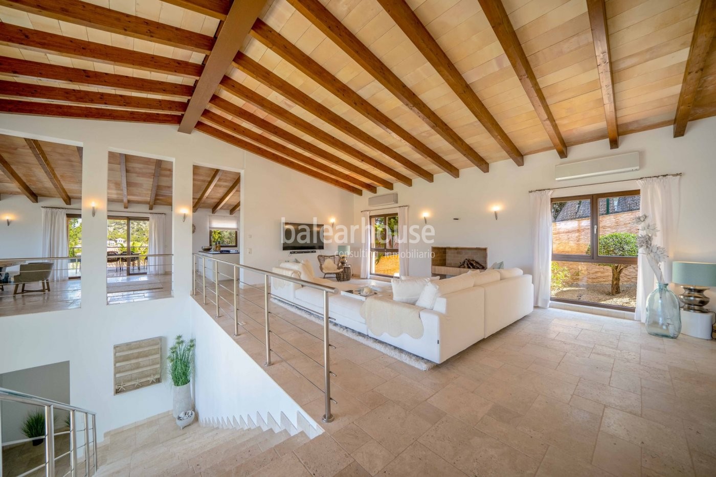 Villa with elegant, modern Mediterranean architecture in Santa Ponsa with views to the sea