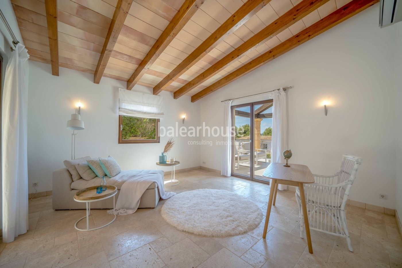 Villa mit eleganter und moderner mediterraner Architektur in Santa Ponsa mit Blick auf das Meer