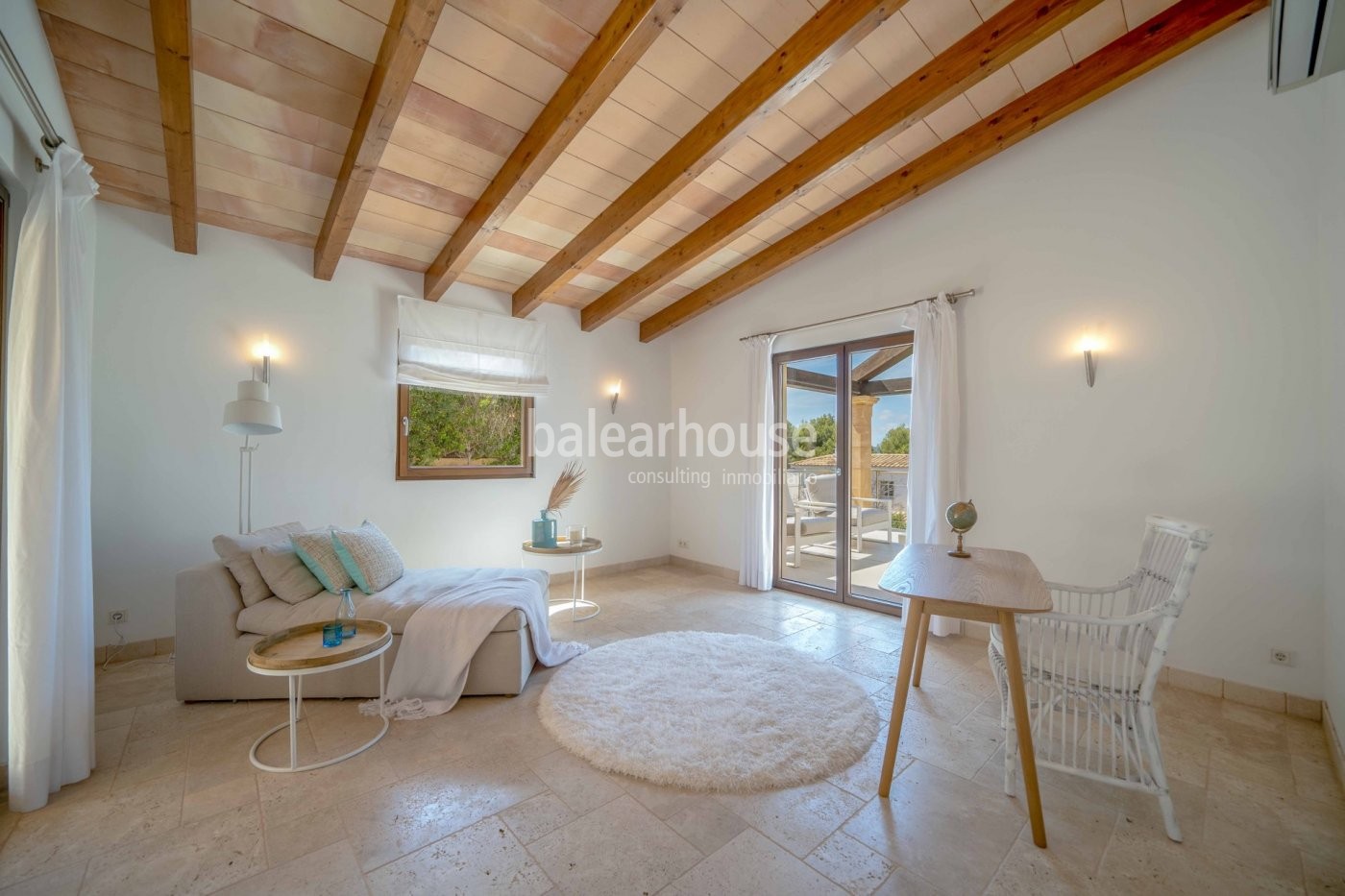 Villa with elegant, modern Mediterranean architecture in Santa Ponsa with views to the sea