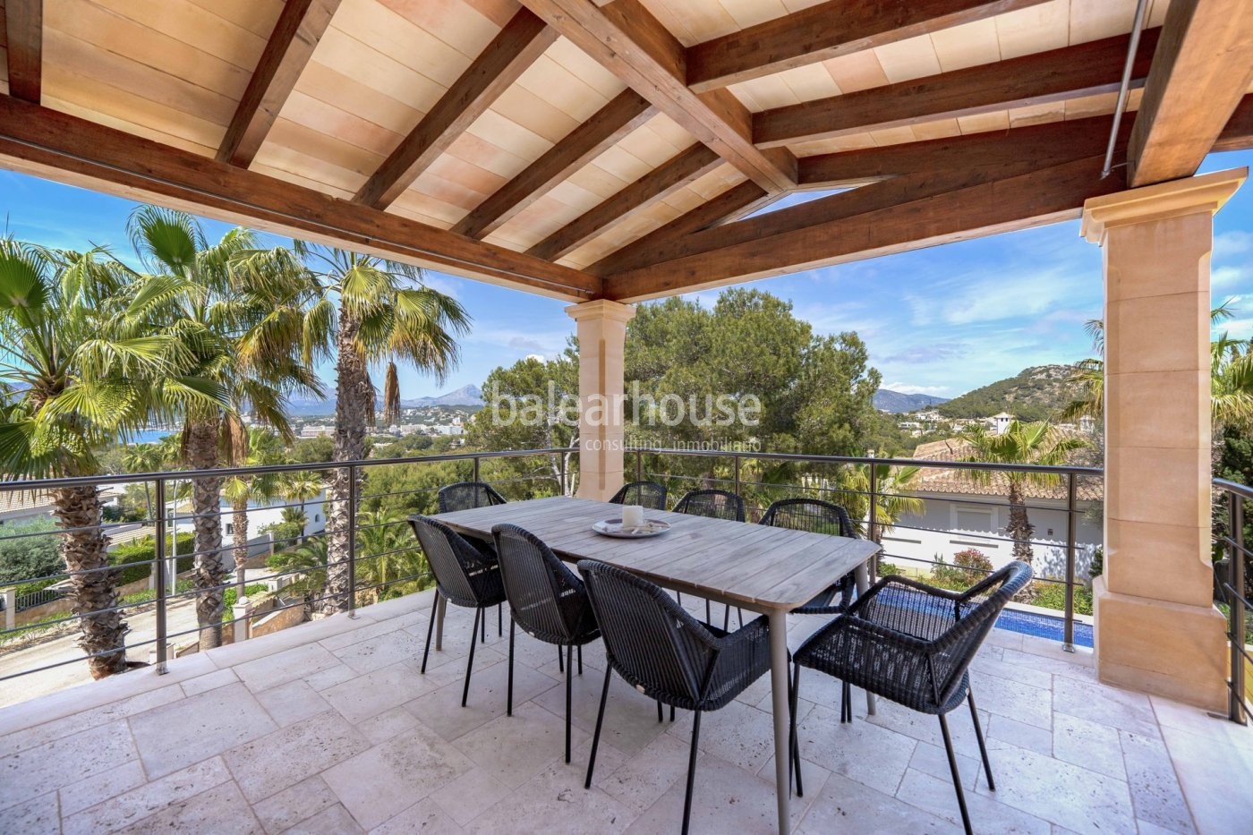 Villa with elegant, modern Mediterranean architecture in Santa Ponsa with views to the sea