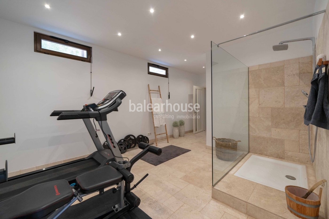 Villa with elegant, modern Mediterranean architecture in Santa Ponsa with views to the sea