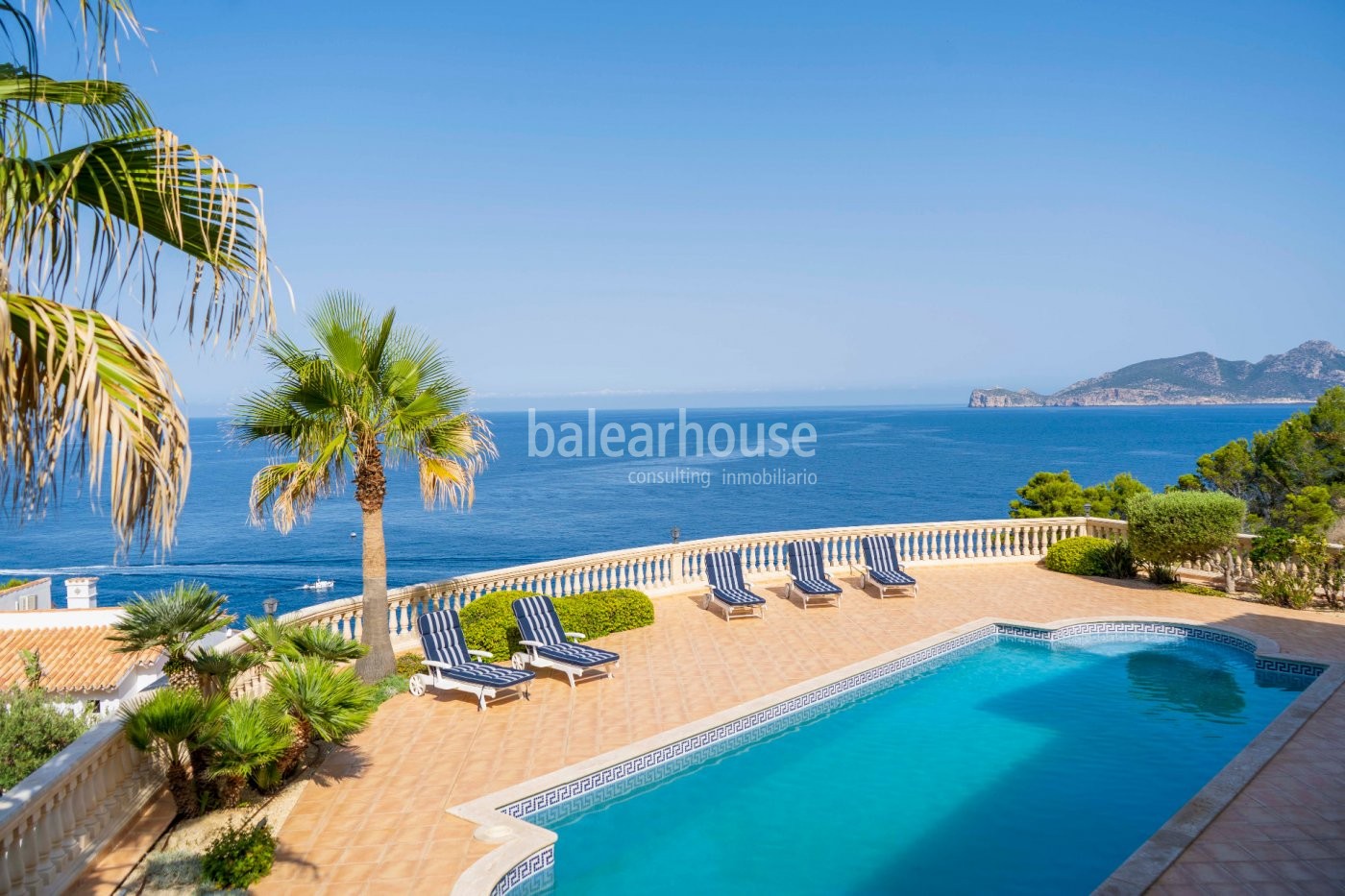 Spectacular villa with breathtaking sea views in the beautiful Puerto de Andratx.